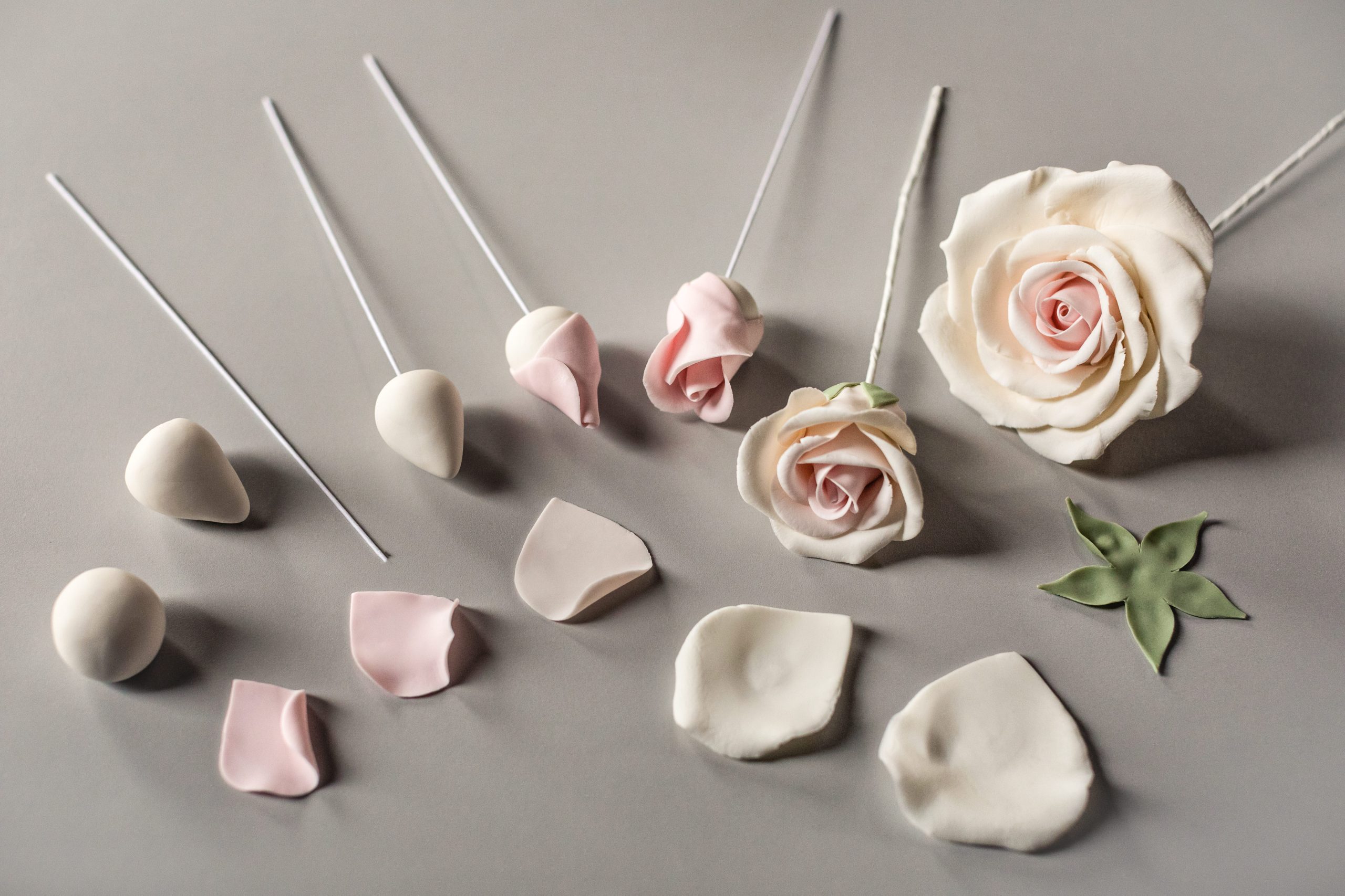 The process of creating delicate & beautiful sugar roses. By Renown Cake Designer Ana Parzych